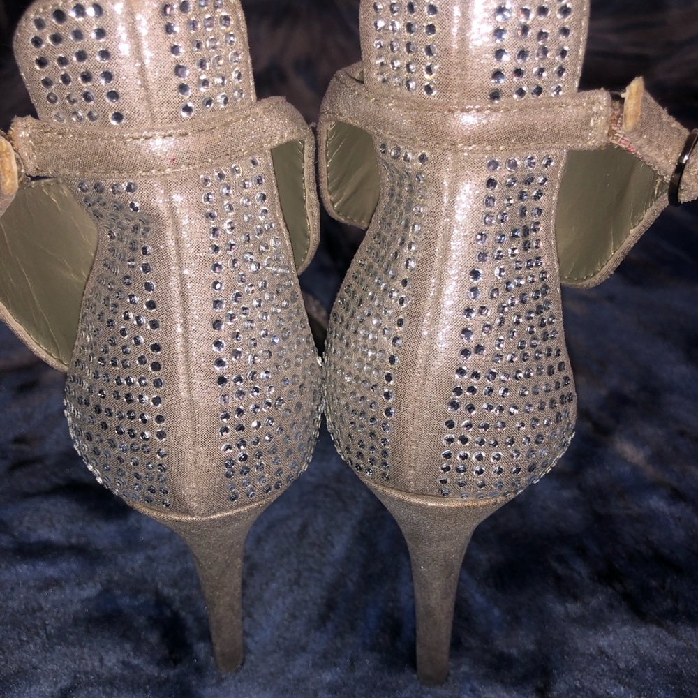 Carlos Santana,Beautiful sexy stilettos heel in great condition like new!